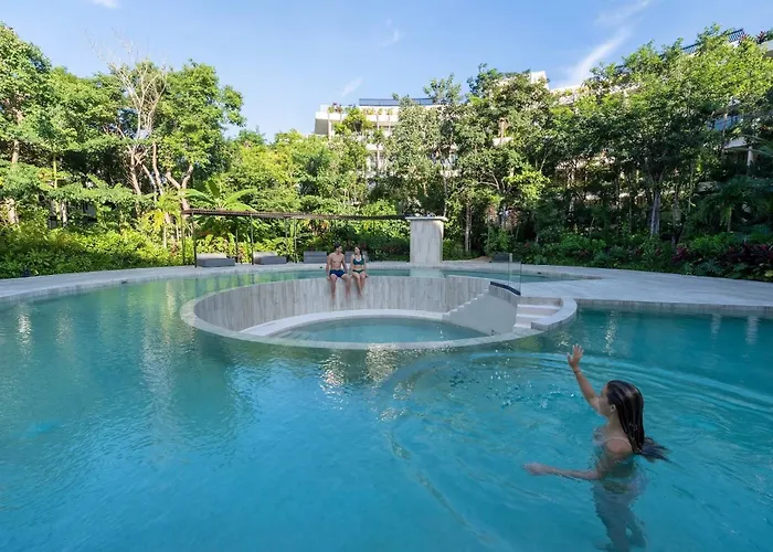 Luxury Two-level Loft In With Pool & Gym Apartment *